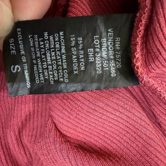 Red by BKE Buckle Women's Pink Ribbed Twist Front Long Sleeve Crop Top Size S - Picture 7 of 7